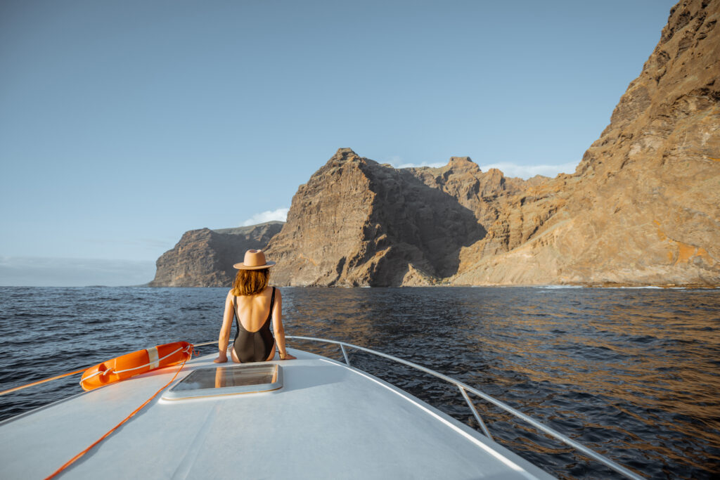Vorne am Bug, mitten im Moment - Bootstour bei Los Gigantes